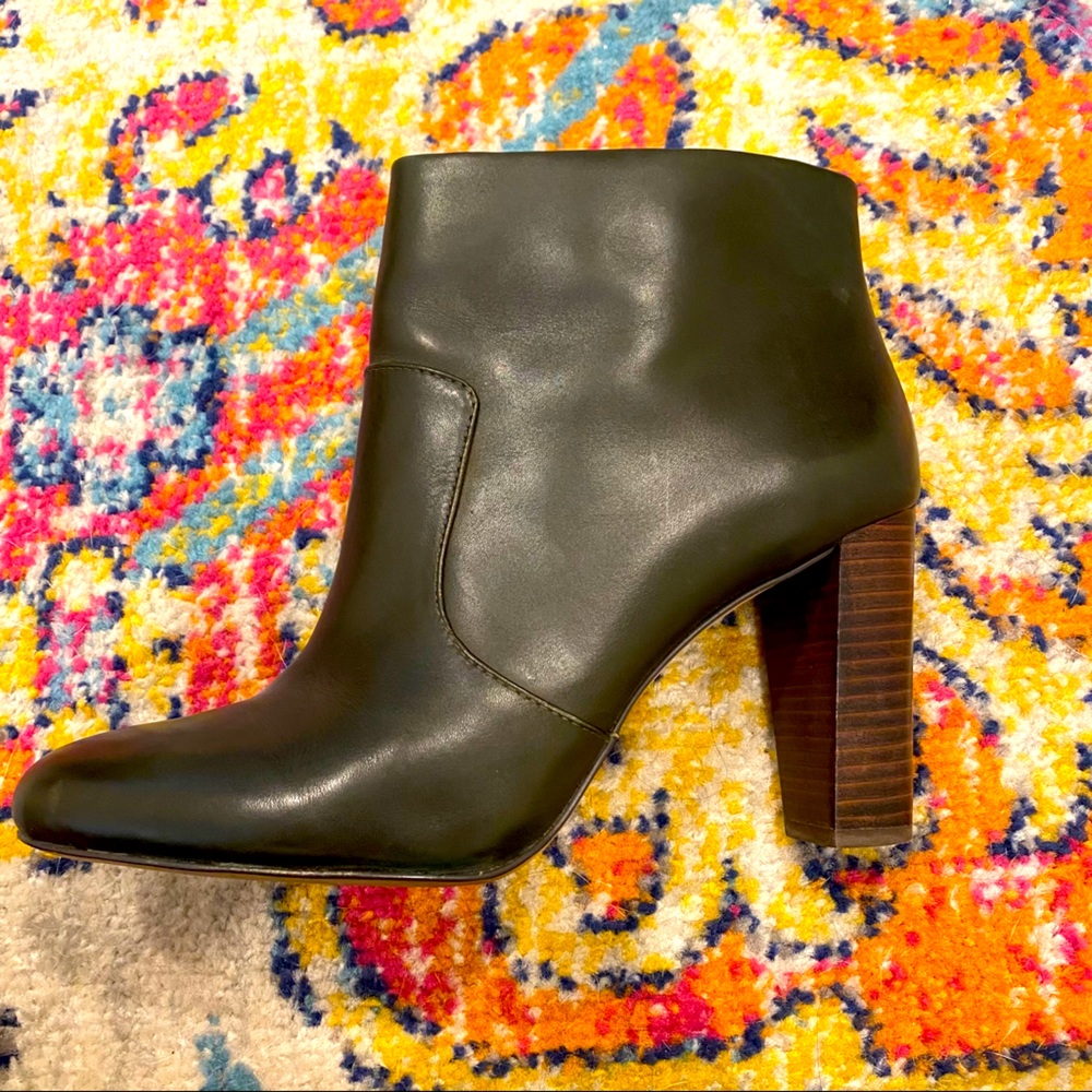 Leather booties with gold zipper